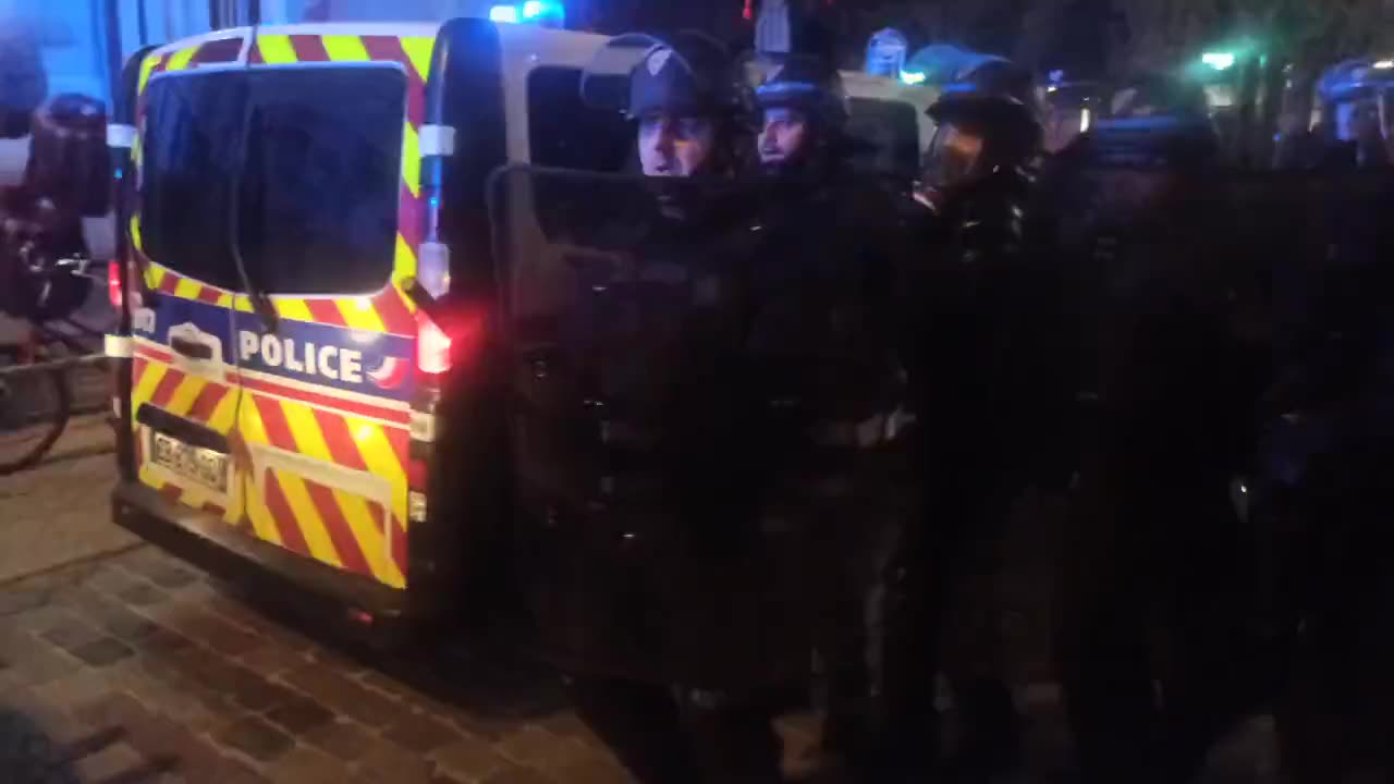 Police Spray Substance at Protesters in Bordeaux as Pension Reform Protests Continue