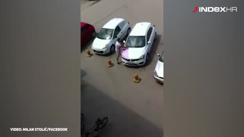 Bosanski Brod: Potrgao šahovnicu s haube