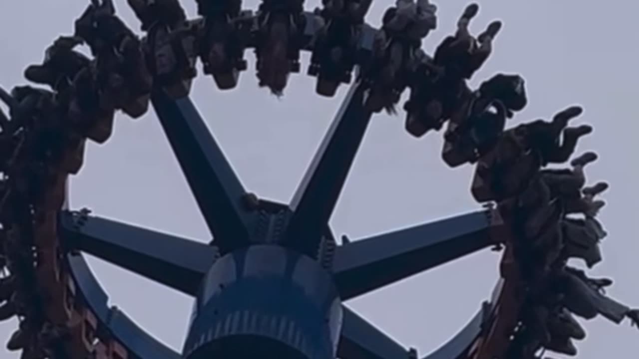 Oregon Amusement Park Ride Malfunction Leaves People Stuck Upside Down