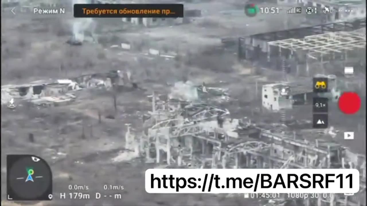 Ukrainian FPV drone hit Russian tank and its crew remains alive.