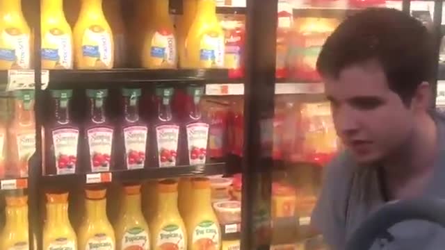 Louisiana supermarket employee gets applause for letting autistic teen help stock shelves