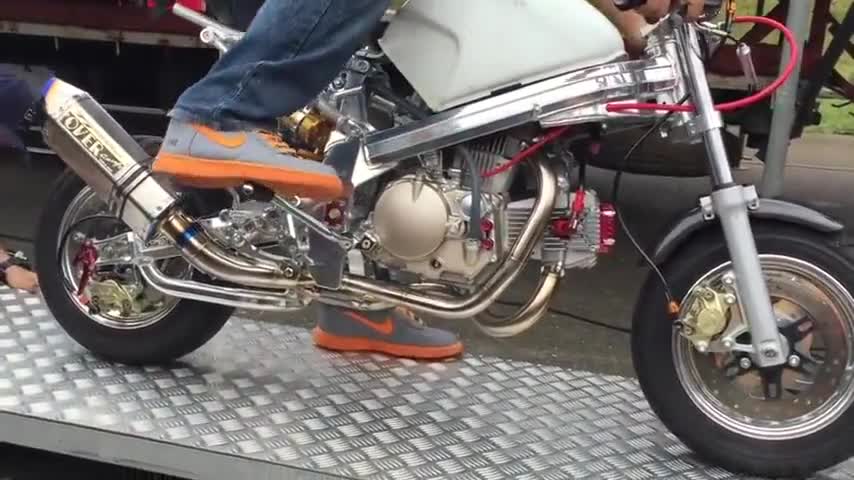 If you load a V-twin engine on a monkey, it will not be sharp! {Oh