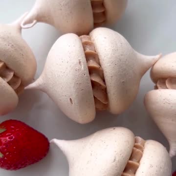 КЛУБНИЧНЫЕ МЕРЕНГИ🍓Рецепт очень вкусного десерта
