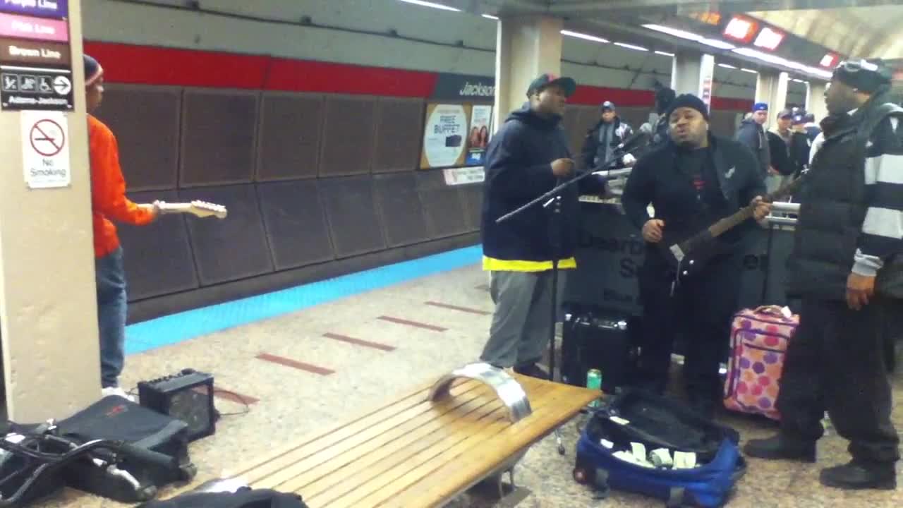 This is Why I Love Chicago (Street musician collaboration Chicago)