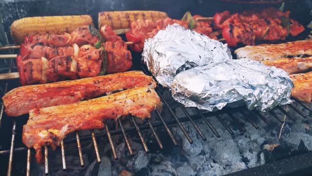 Cooking and Eating best delicious food and enjoy the food cart.