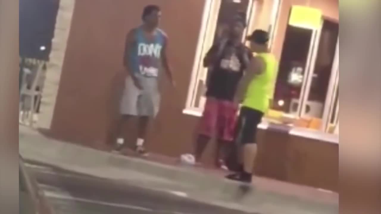 Good Samaritan Knocks Out Man Who Bullied Homeless Man