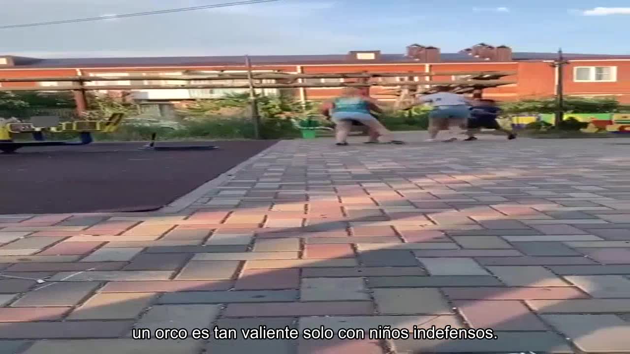 En Adygea, un padre ruso cariñoso siempre está listo para registrar a su hijo. Es cierto que hay u