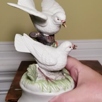 Royal Crown White Dove Birds Music Box Musical Figurine