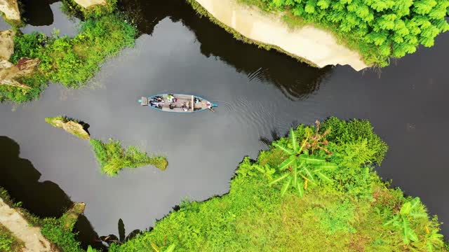 natural look river and boats