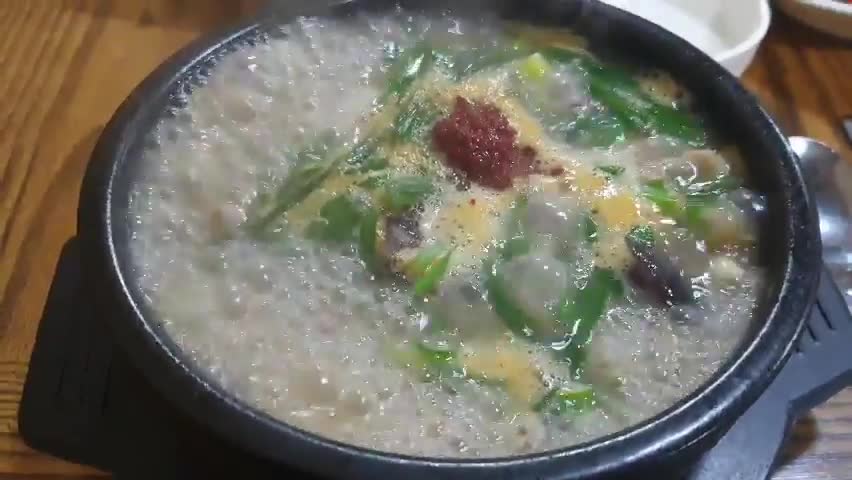 I met my friend before and ate rice soup.