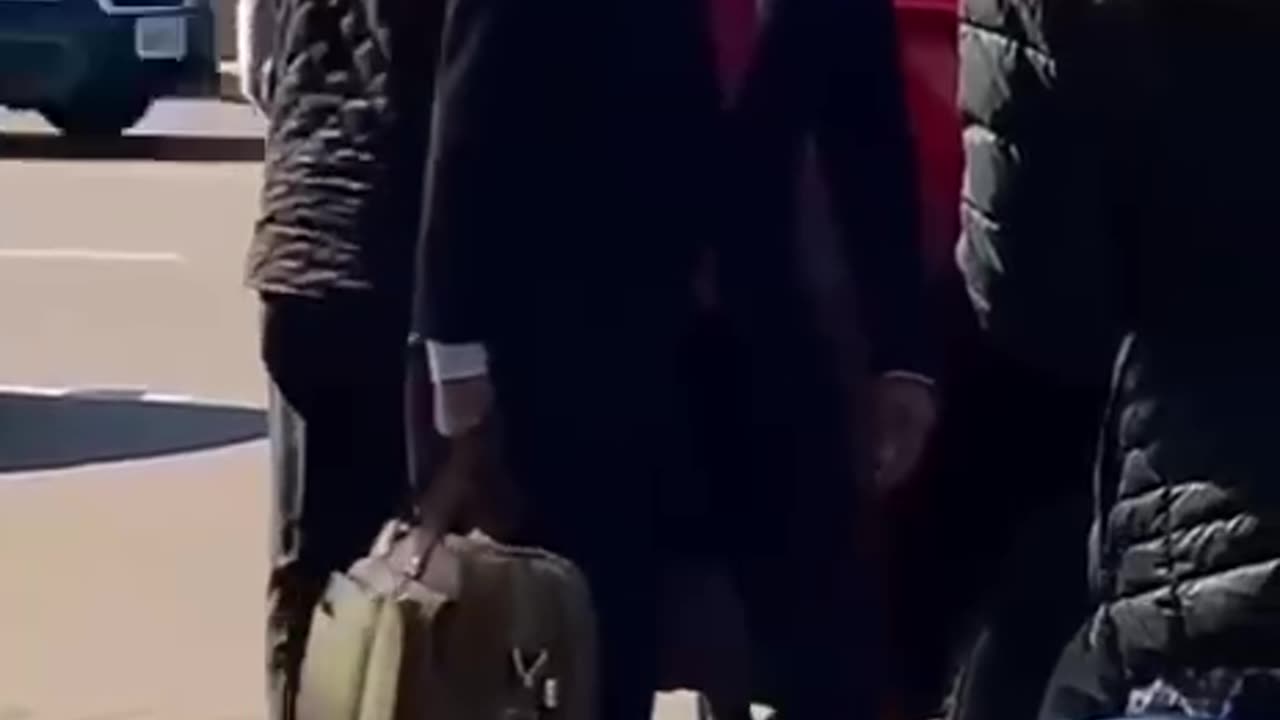 Biden picked up by Uber-Driver?!