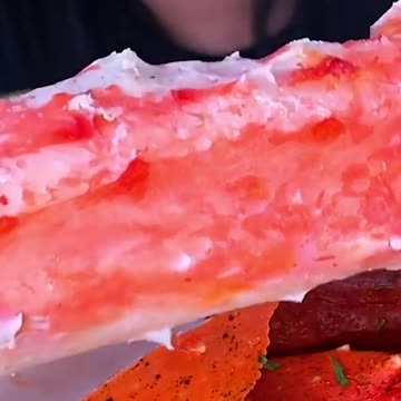 Opening a Giant King Crab Leg PERFECTLY! #asmr #food #eating #shorts