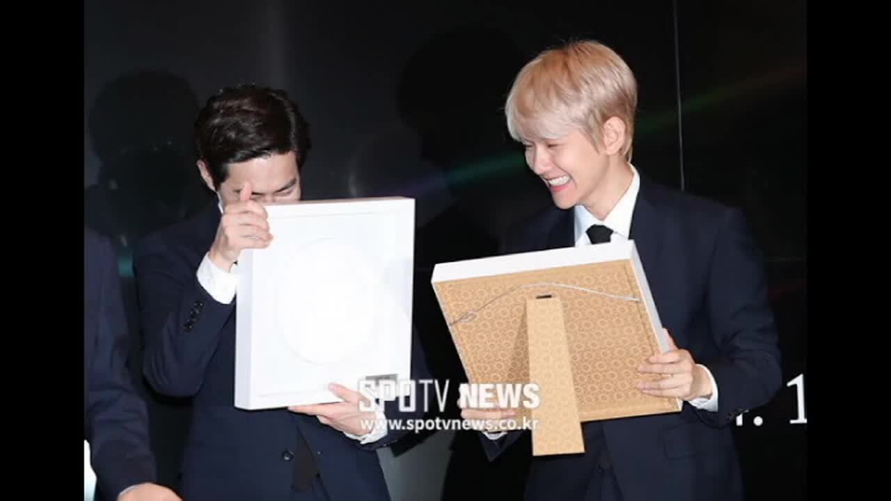 Why Is EXO's Baekhyun Laughing So Hard?