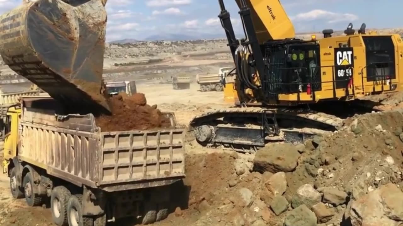 CAT excavator, with such a huge bucket