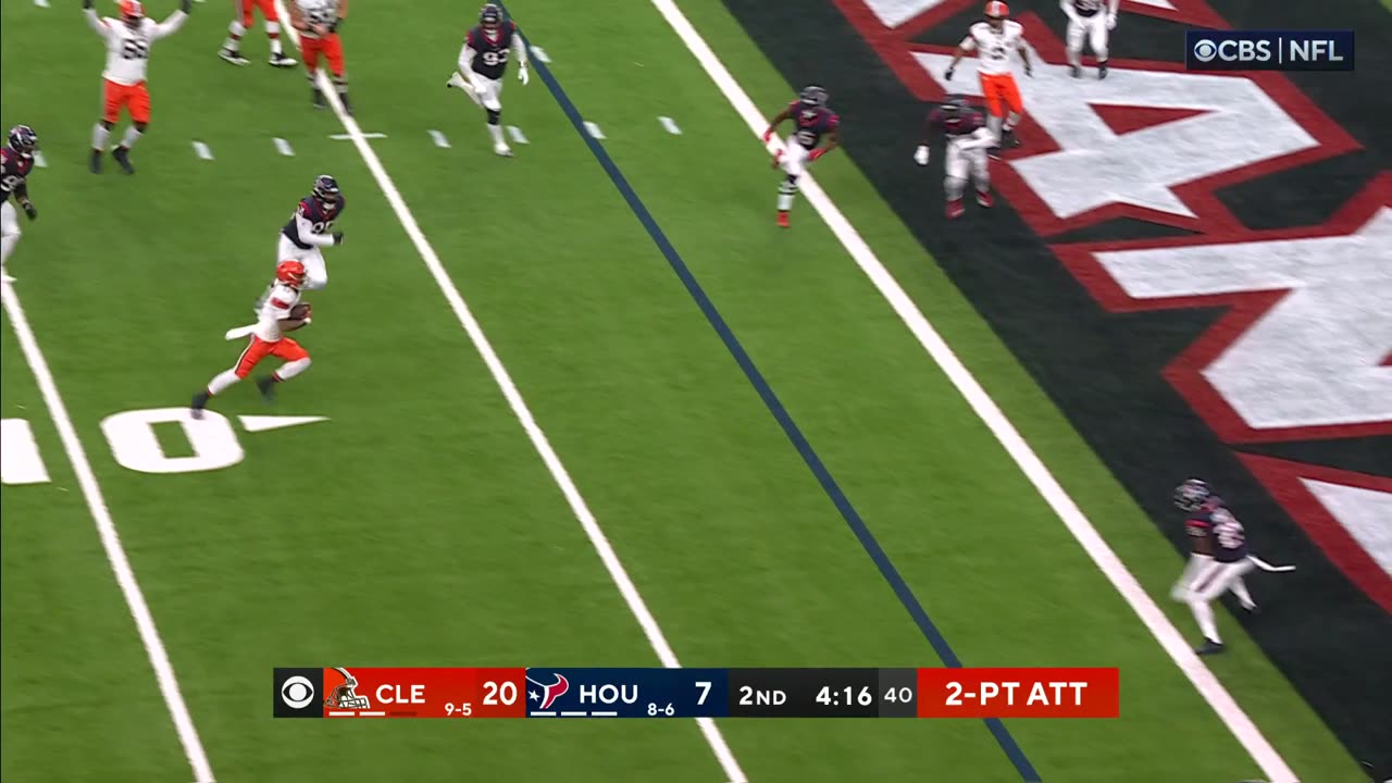 Dorian Thompson-Robinson flashes his speed on two-point-conversion run