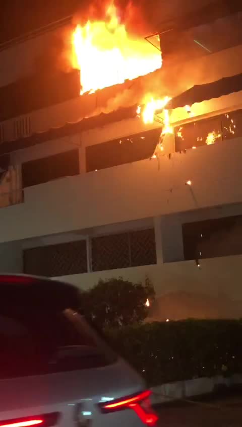 Incendio en edificio en Manga