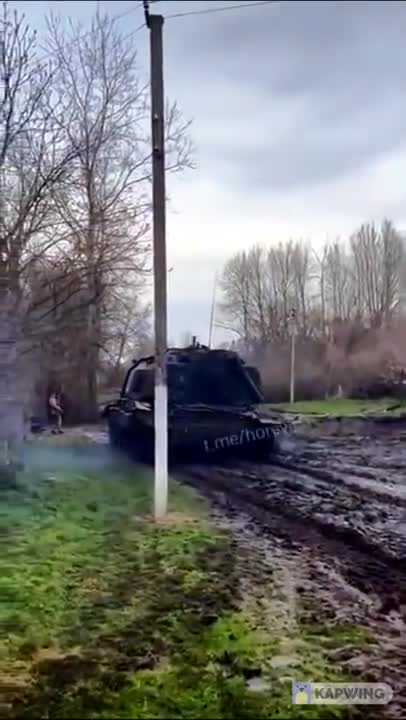 Ukrainian 2S19 "Msta" 152mm self-propelled howitzer plowing through mud