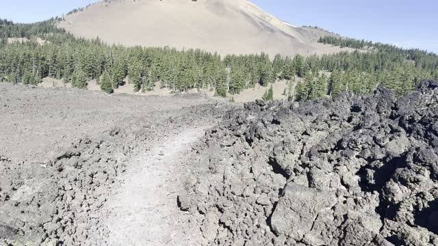 The Volcanic Section with EPIC Mount Washington Views! – Belknap Crater – Pacific Crest Trail – 4K