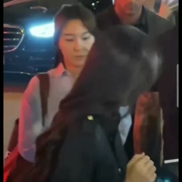 Lisa after Crazy Horse Paris Performance | Lisa BLACKPINK😊Sign Fan Latter #lisa #blackpink