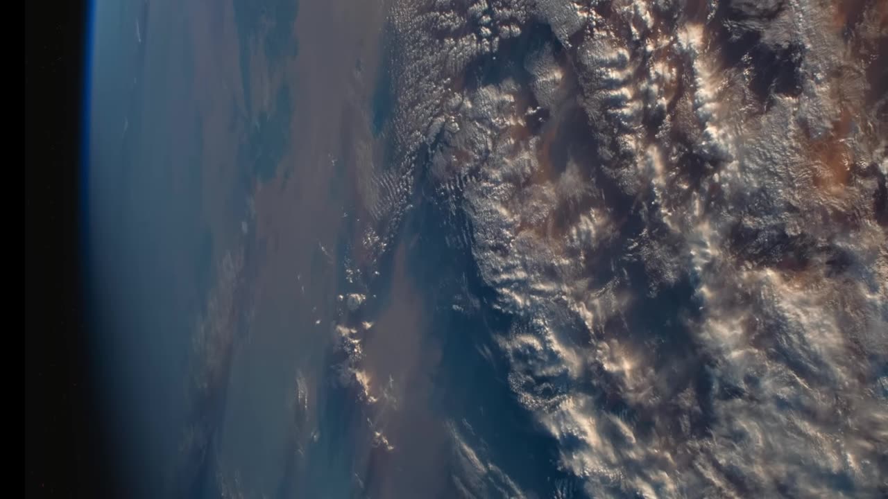 La división entre el DÍA y la NOCHE vista desde el ESPACIO