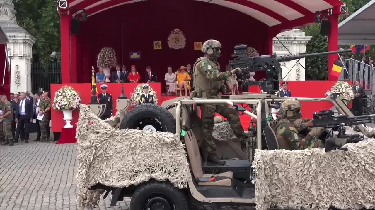 Nationale Feestdag in België: prins Laurent gedraagt zich weer als... prins Laurent