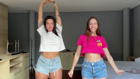 NO BRA CROP TOP TRY ON HAUL (4K) WITH @iamzoe1