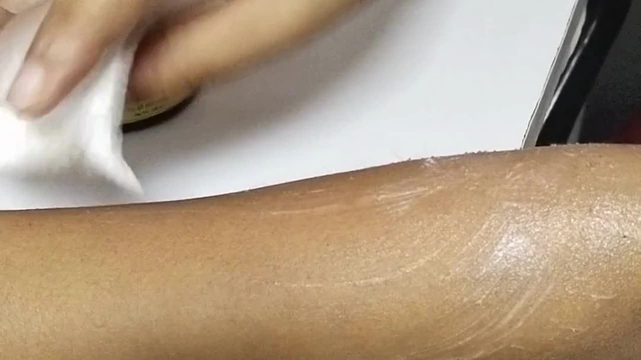Matte Magic: Oil-Control Body Scrub for Oily Skin!