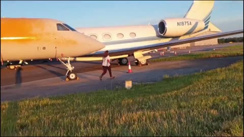 Stop Oil Vandalizes Private Jets