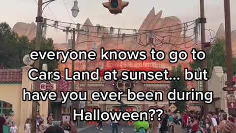 everyone knows to go toCars Land at sunset... butIRESGarohave you ever beenduringHalloween??