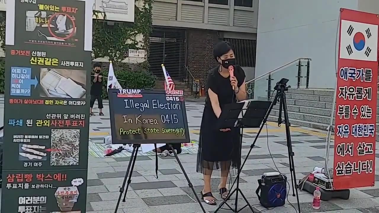 20200724_V3_S01(nG_UPvrCQzg)서울시의회 앞에서 1인시위중인 애국가 부르는 자녀의 어머니