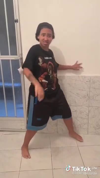 a-mulher-sotando-peidos-do-mes-de-namoro_38wVOi5H_DSiC.mp4