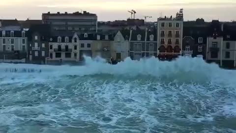 Saint-Mali Brittany Has One Of The Highest Tides In Europe With Water That Can Ride 13m Over