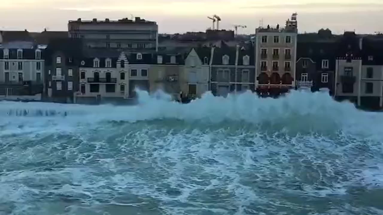 Saint-Mali Brittany Has One Of The Highest Tides In Europe With Water That Can Ride 13m Over