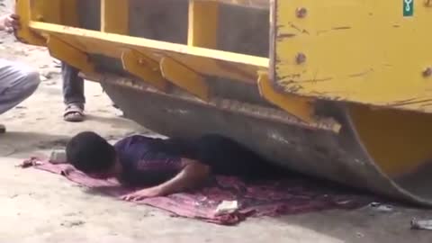 ROAD ROLLER VS MAN