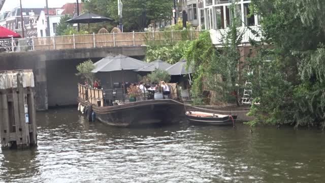 De Delfscheschie t/o Restaurant Soif in Delfshaven met pleziervaart en oud Delfshaven