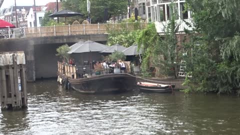 De Delfscheschie t/o Restaurant Soif in Delfshaven met pleziervaart en oud Delfshaven