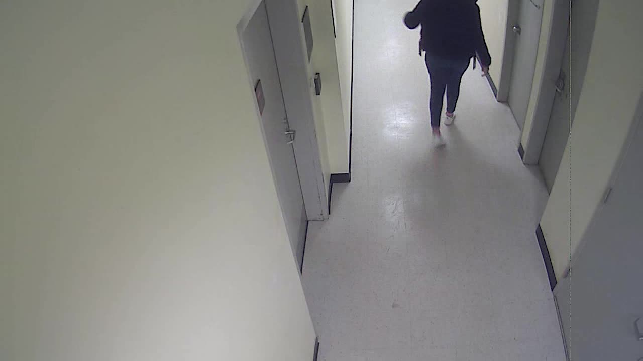 8802VZN06Elevator_2021-01-06_19h20min04s993ms.mp4
