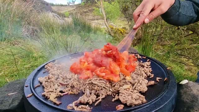 Making tomato beef in the wild