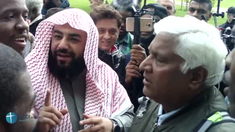 Scared dawah team take Muslims away. DCCI @ Speakers Corner