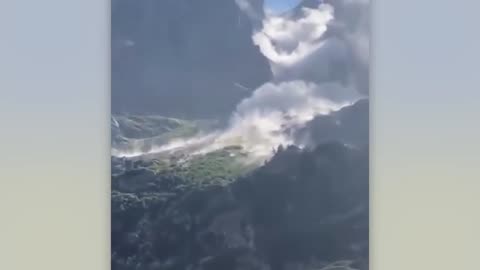 Massive Rockfalls Caught on Camera