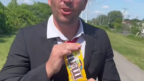 Tour de Magie - Je change des M&M en Skittles