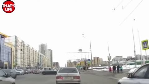 Funny WOMEN FAIL IN TRAFFIC - 💋 Women Drivers NO Skill | Funny Fails best of 2018 👠 #2