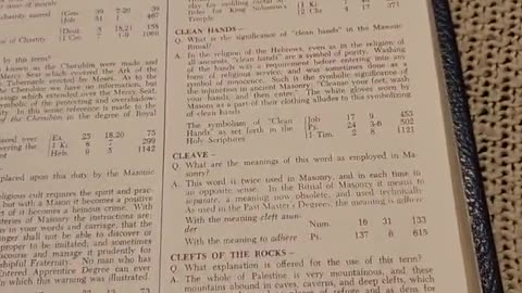 Μετά την μύηση, κάθε Ελευθεροτέκτονας αποκτά μια έκδοση της Βίβλου που έχει μασονική ερμηνεία !