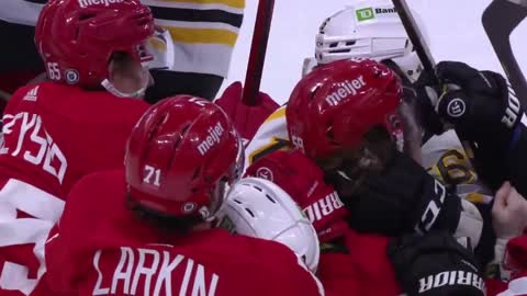 Scrum ensues after Brad Marchand started throwing punches on Dylan Larkin for the cross-check