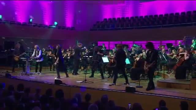 Foreigner - Waiting For A Girl Like You