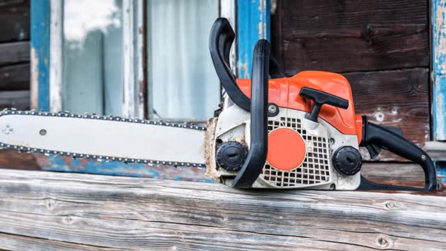 User’s Guide: How Tight Should a Chainsaw Chain be?