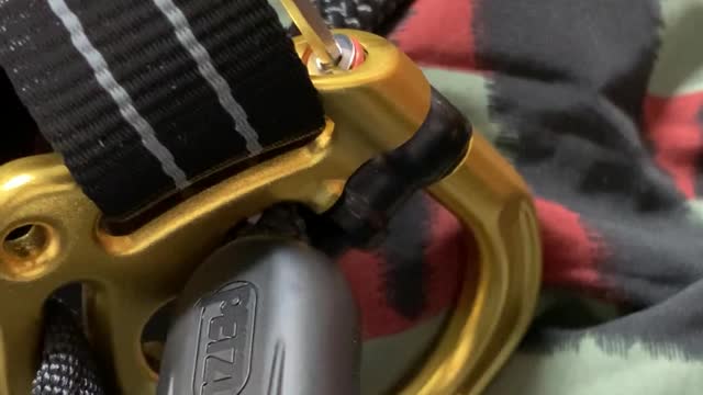 PETZL Climbing saddle -Hex Socket Head Cap Screws