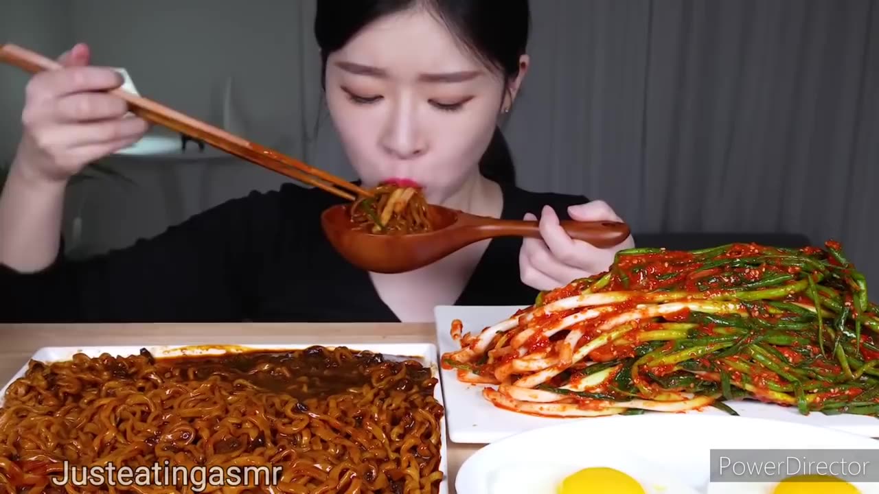 Fume yamyam spicy noodles compilation // just eating asmr