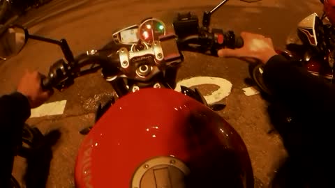 1* VEZ NA TRIUMPH STREET TRIPLE 675