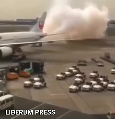 Cambio Climatico con ironia.... este tambien es la condensación de los aviones por la altura